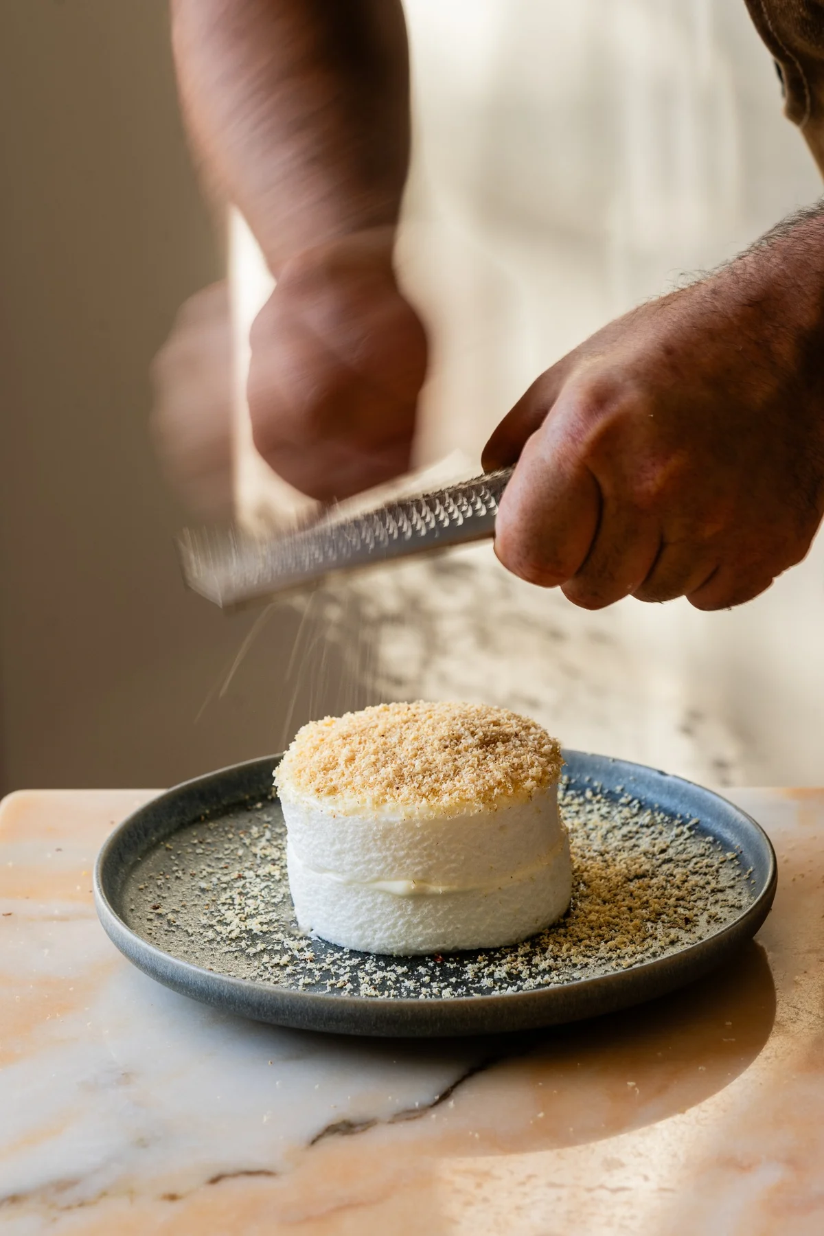 Preparação de uma sobremesa na cozinha